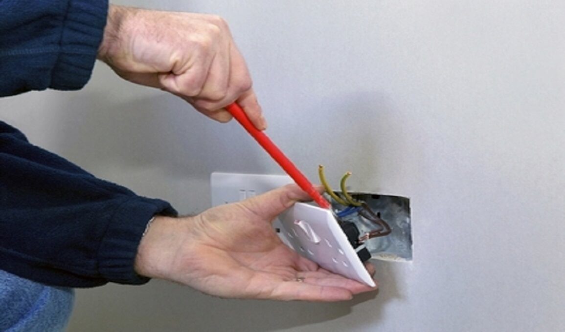 Sửa Công Tắc Điện Bị Chập, Cháy Tại Nhà: Nguyên Nhân Và Cách Khắc Phục